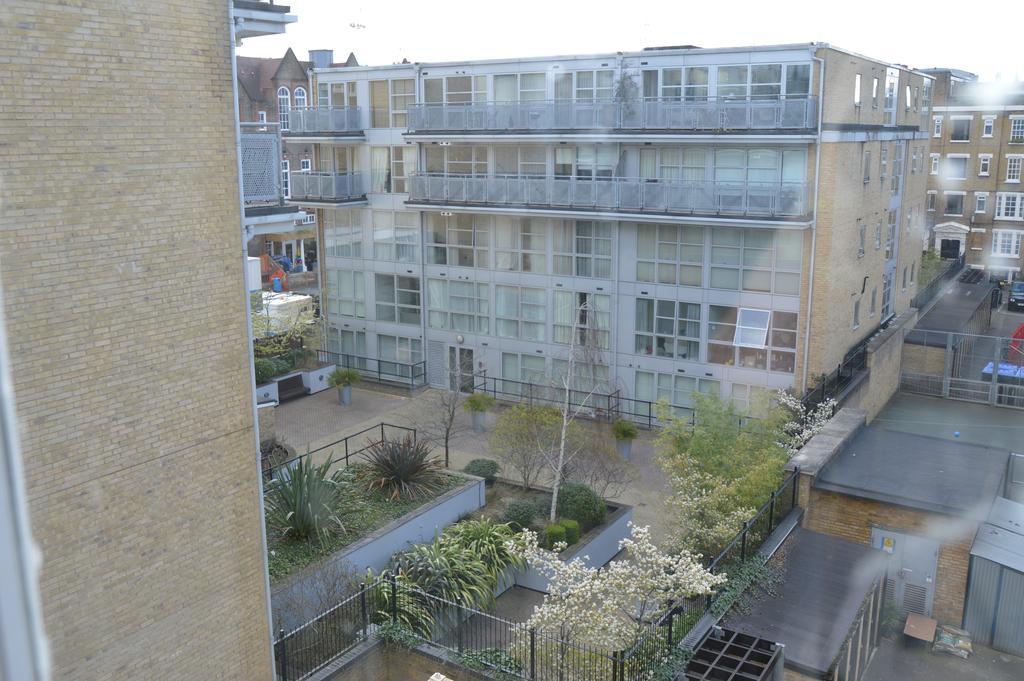 London Borough Station Apartment ภายนอก รูปภาพ